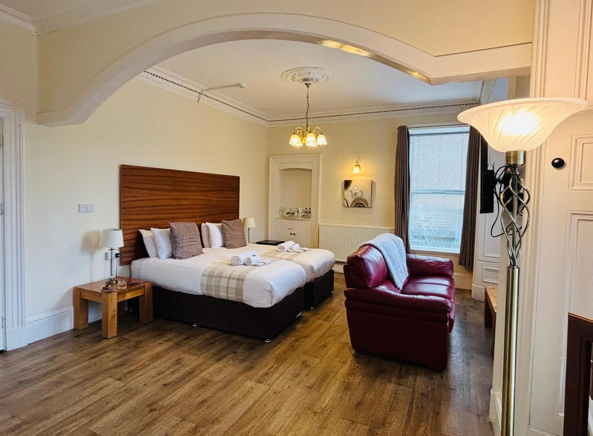 The Claymore Guest House Питлохри Экстерьер фото